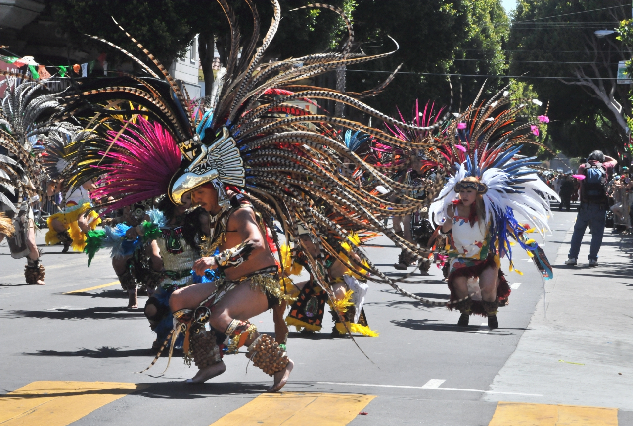 ./San_Francisco_Carnaval_Parade_20140525_110905_C14_4698.jpg