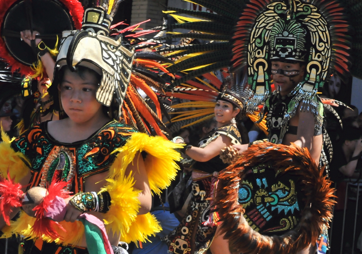 ./San_Francisco_Carnaval_Parade_20140525_110941_C14_4703.jpg