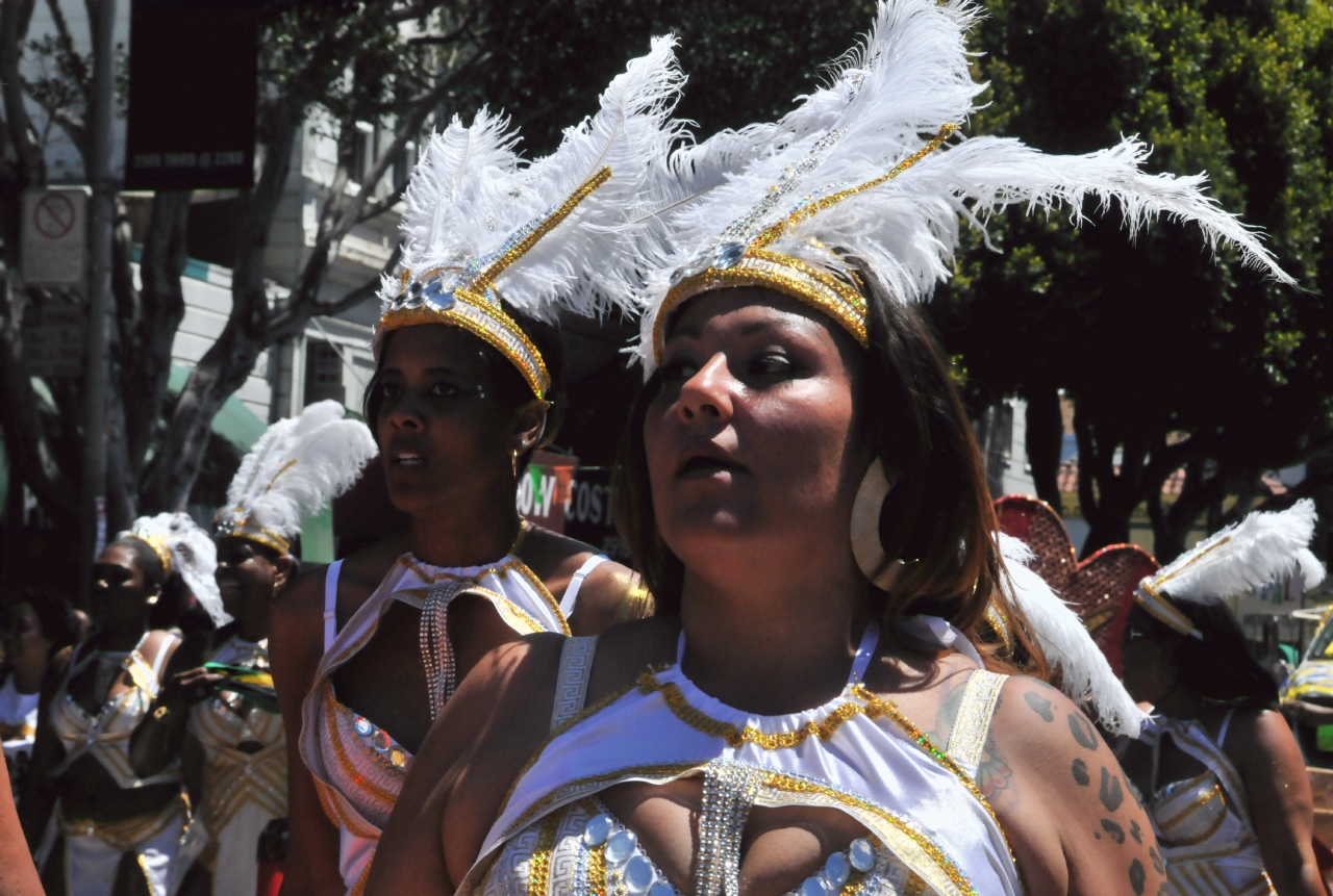 ./San_Francisco_Carnival_Parade_20140525_120222_C14_5095.jpg