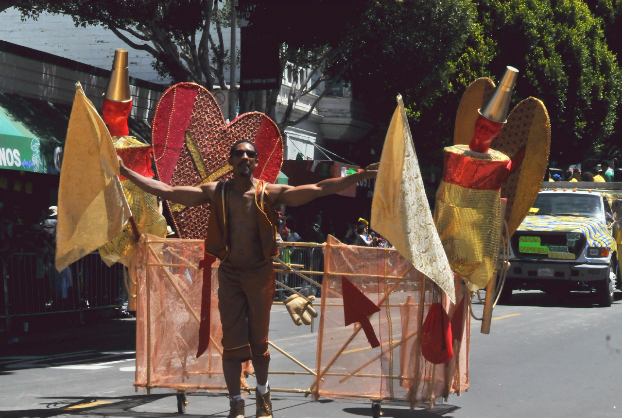 ./San_Francisco_Carnival_Parade_20140525_120257_C14_5099.jpg