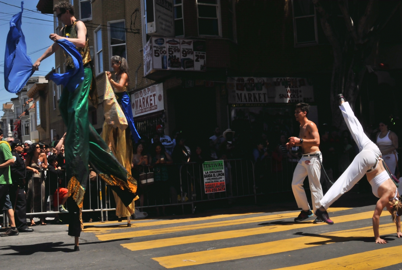 ./San_Francisco_Carnival_Parade_20140525_120429_C14_5122.jpg