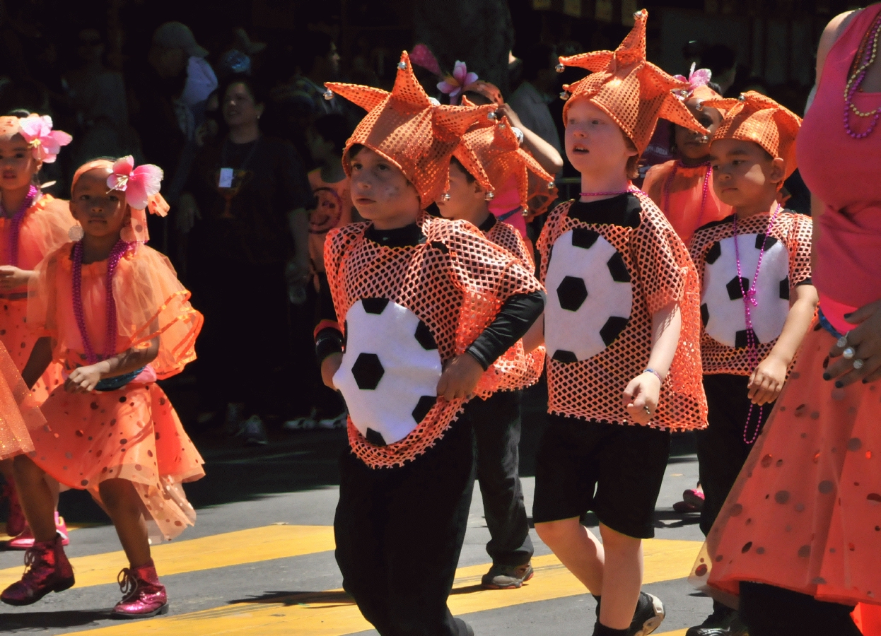 ./San_Francisco_Carnival_Parade_20140525_113113_C14_4879.jpg