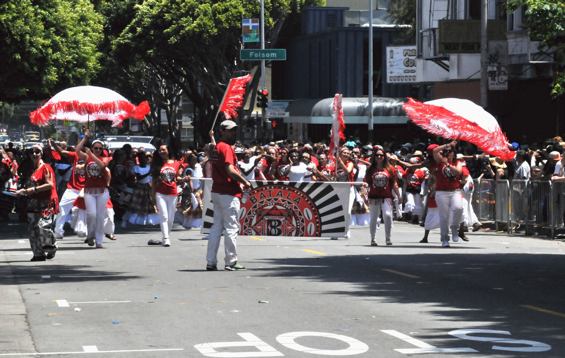 ./San_Francisco_Carnival_Parade_20160529_131421_B16_0062.jpg