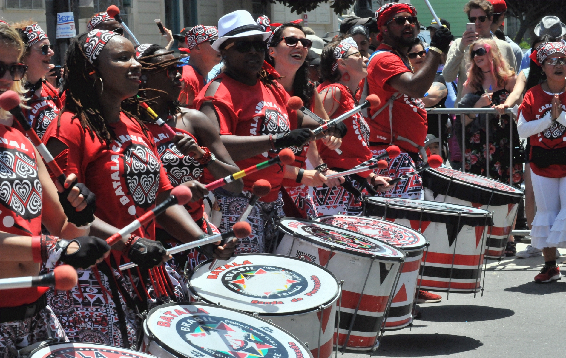 ./San_Francisco_Carnival_Parade_20160529_131759_B16_0067.jpg