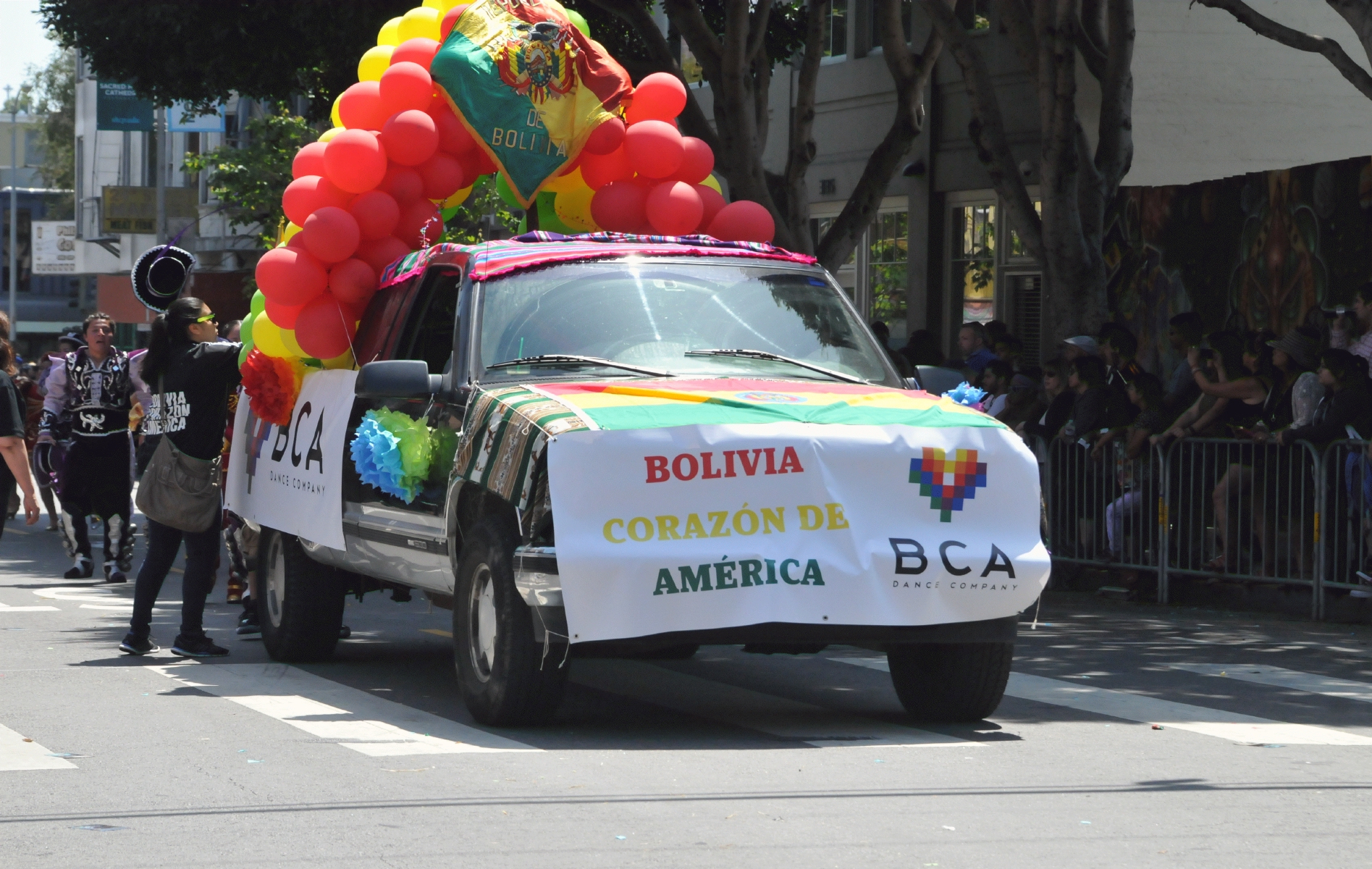 ./San_Francisco_Carnival_Parade_20160529_113724_C16_3203.jpg