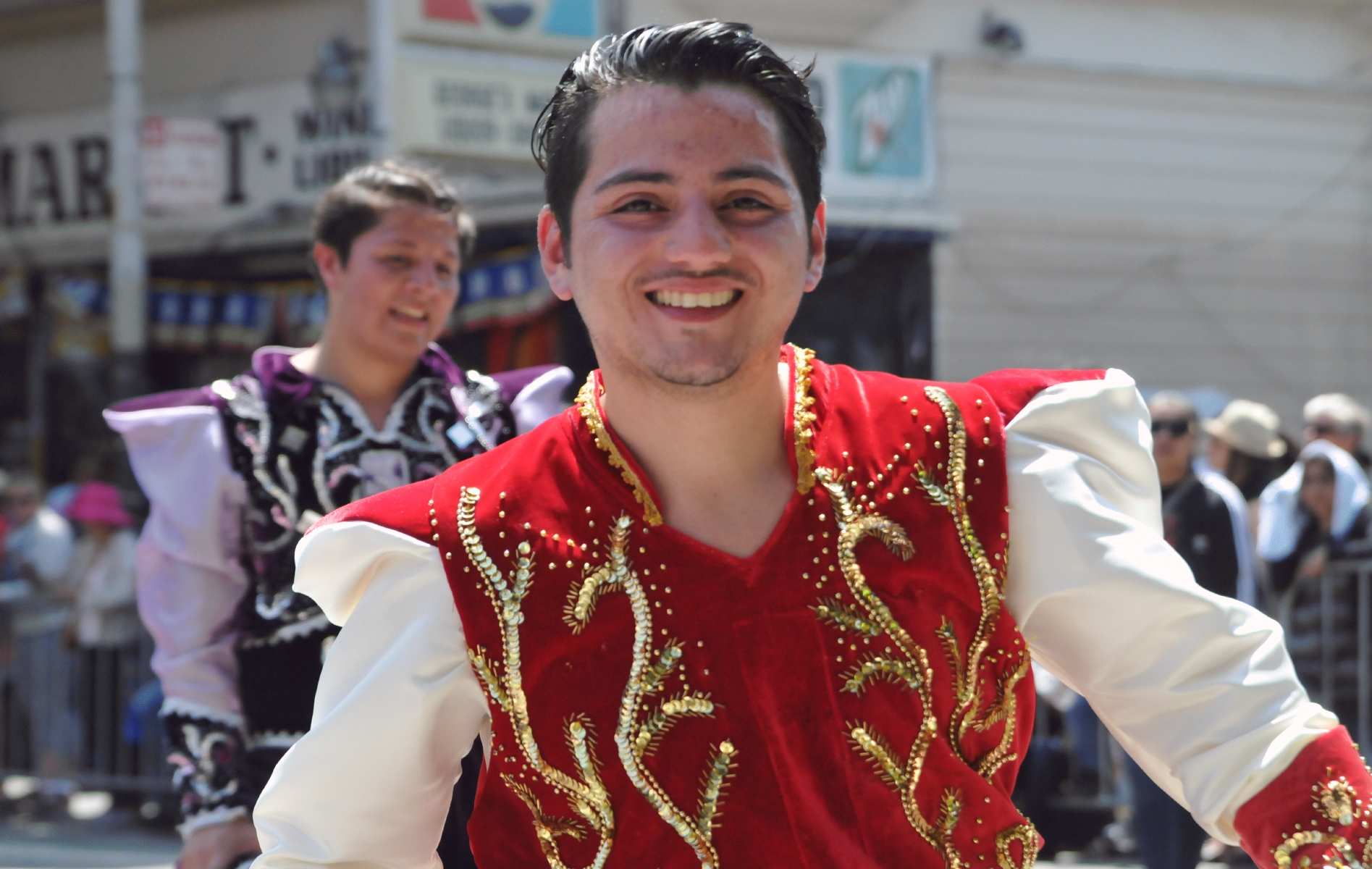 ./San_Francisco_Carnival_Parade_20160529_114015_C16_3210.jpg