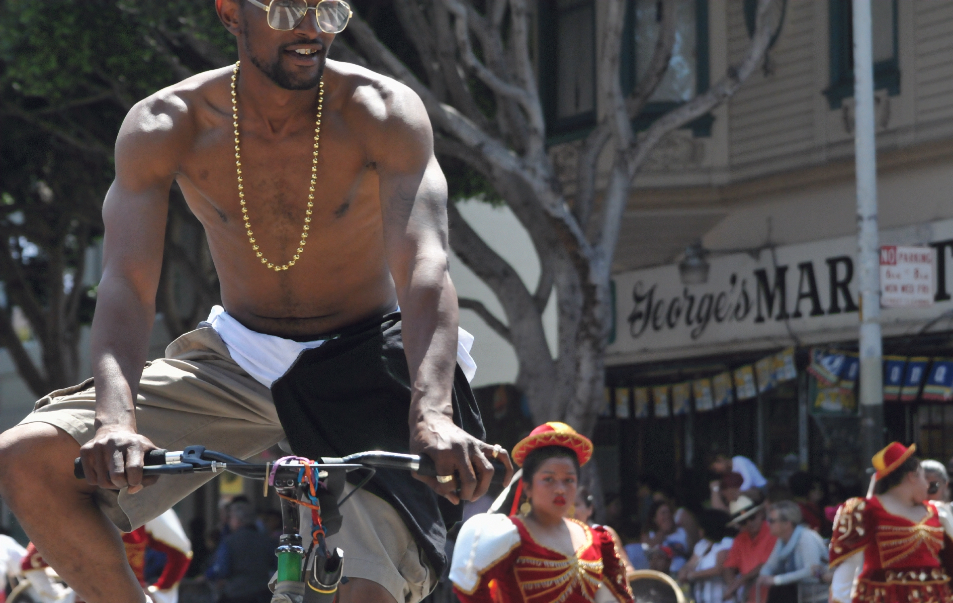 ./San_Francisco_Carnival_Parade_20160529_114128_C16_3221.jpg