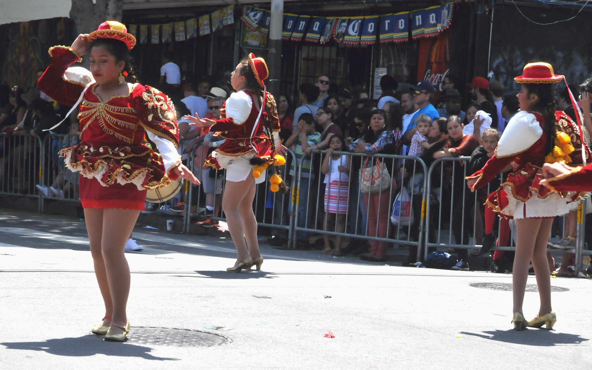 ./San_Francisco_Carnival_Parade_20160529_114144_C16_3228.jpg