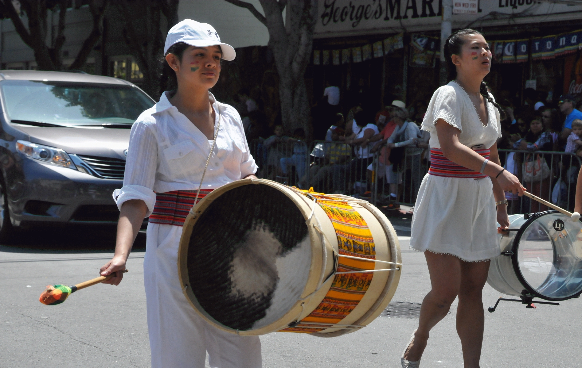 ./San_Francisco_Carnival_Parade_20160529_114201_C16_3237.jpg