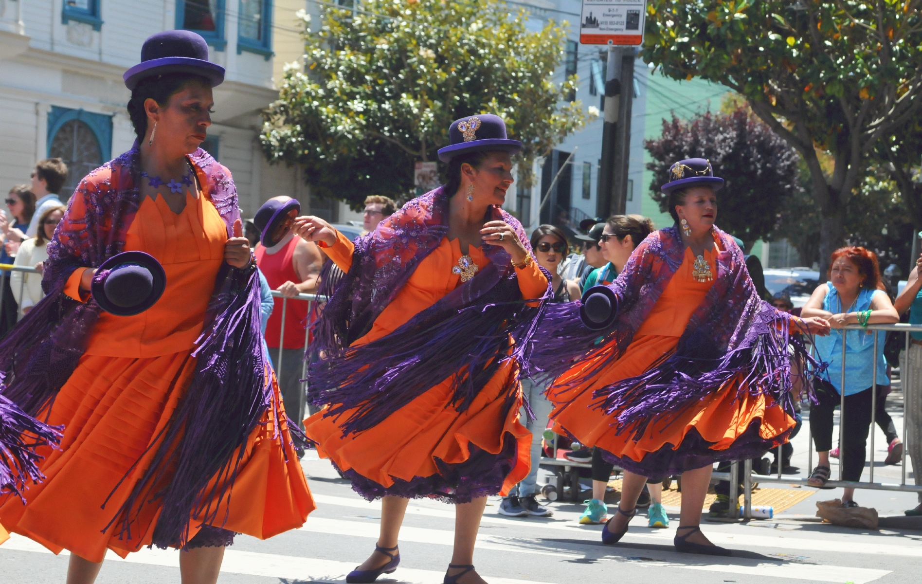 ./San_Francisco_Carnival_Parade_20160529_124542_C16_4087.jpg