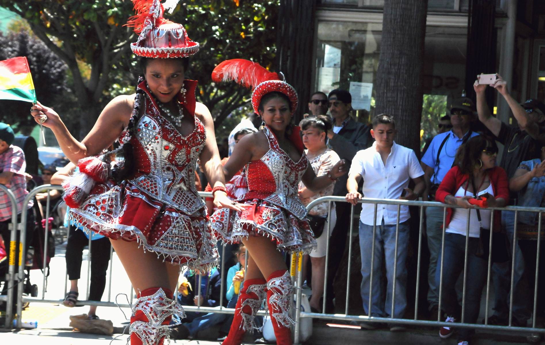 ./San_Francisco_Carnival_Parade_20160529_124629_C16_4109.jpg