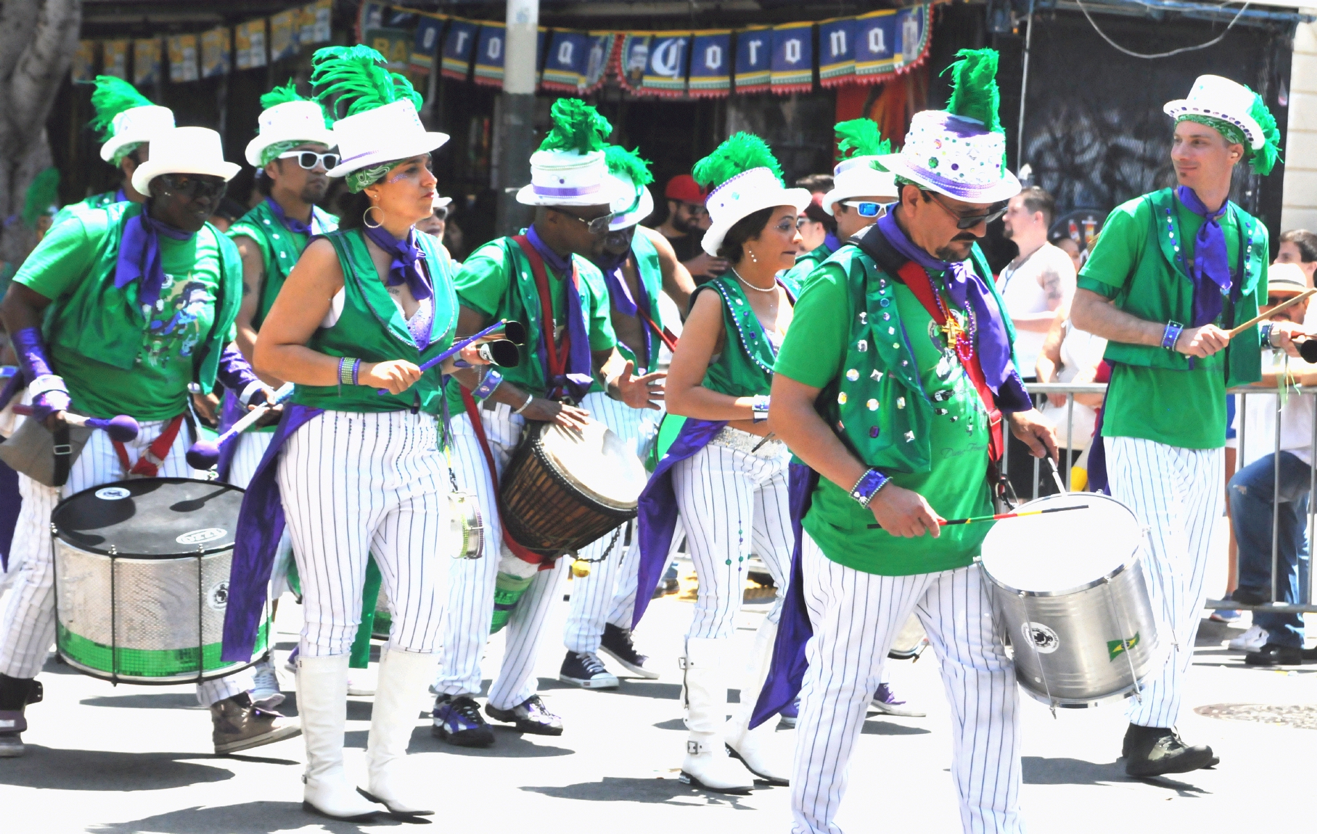 ./San_Francisco_Carnival_Parade_20160529_130615_C16_4283.jpg