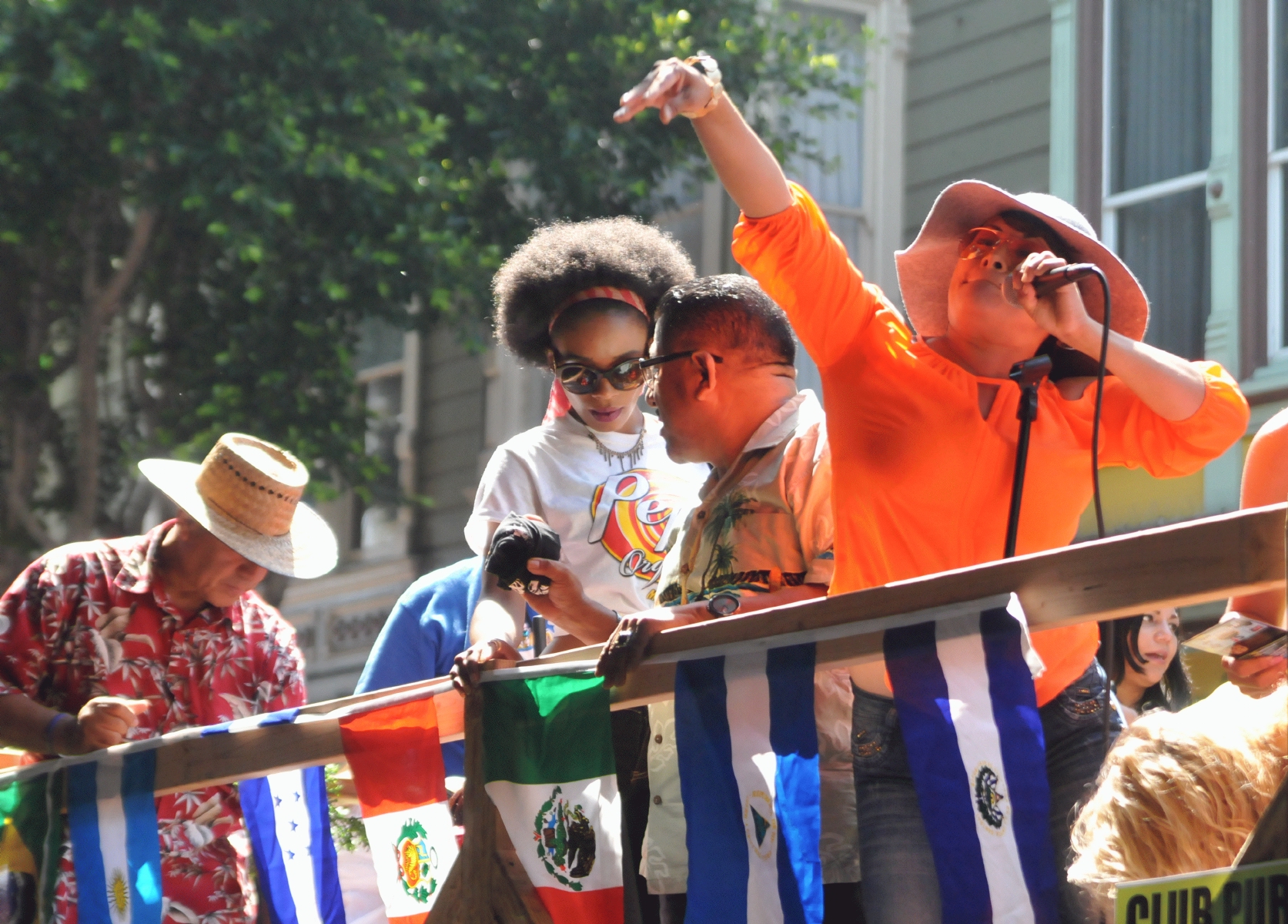 ./San_Francisco_Carnival_Parade_20160529_110621_C16_2640.jpg