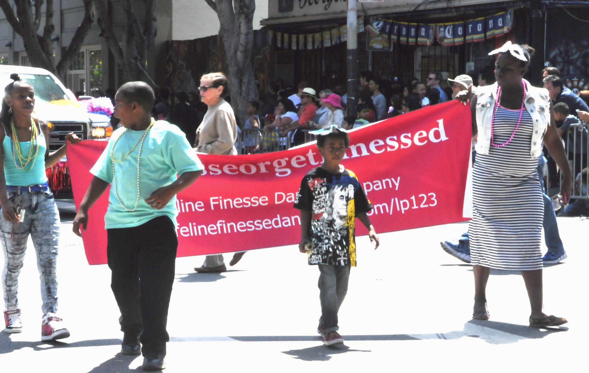 ./San_Francisco_Carnival_Parade_20160529_112842_C16_3057.jpg