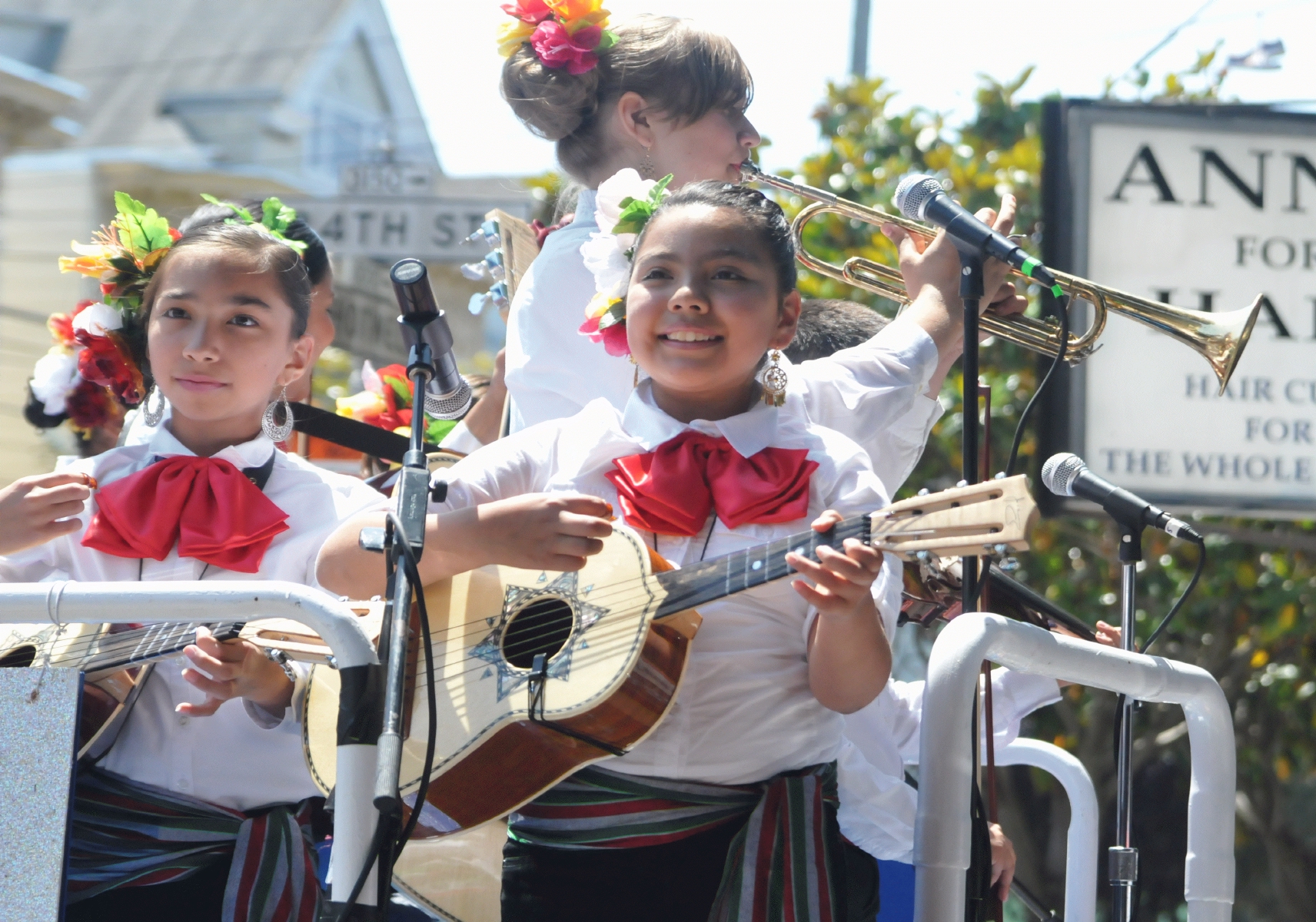 ./San_Francisco_Carnival_Parade_20160529_114552_C16_3276.jpg