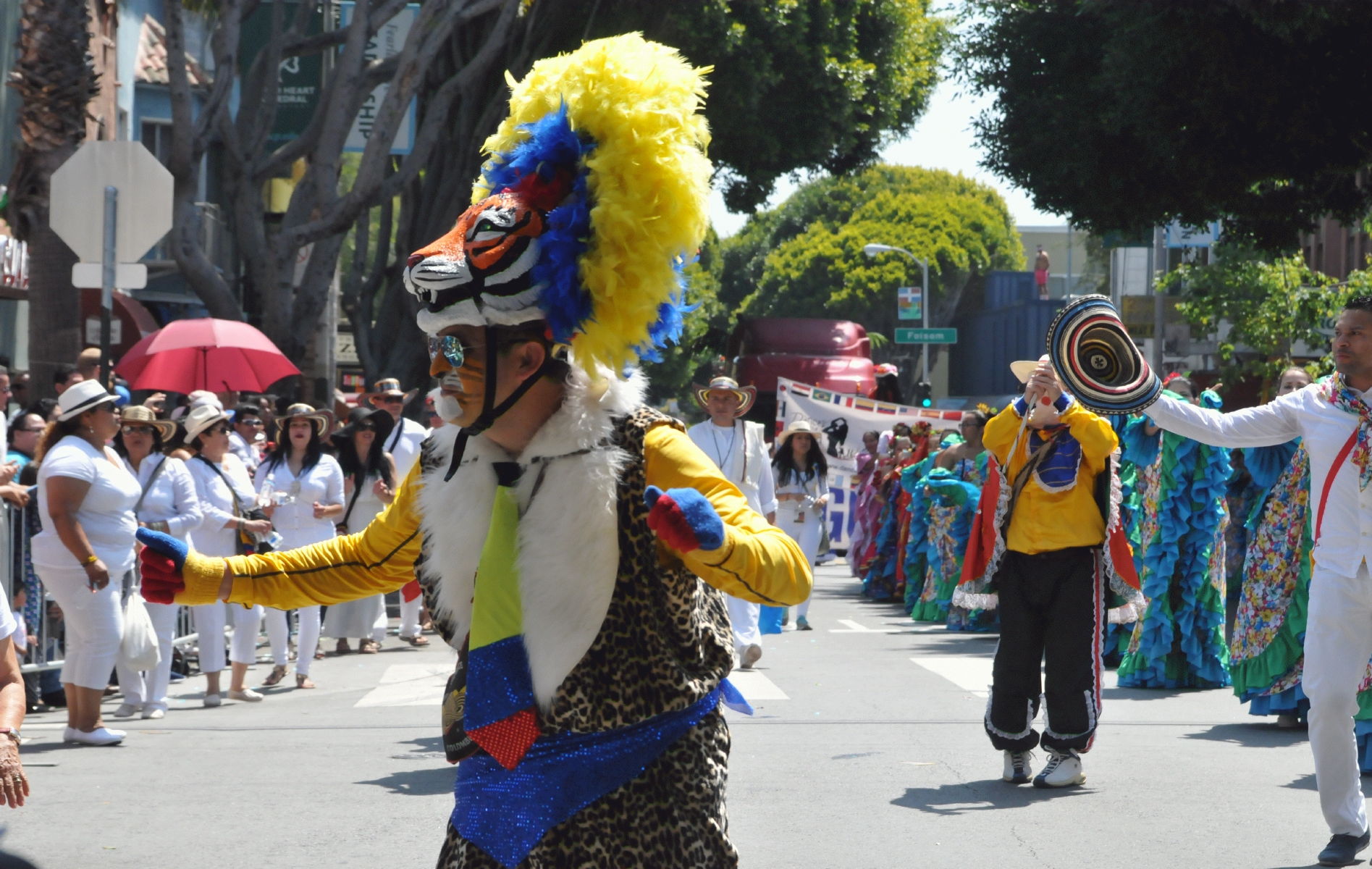 ./San_Francisco_Carnival_Parade_20160529_112045_C16_2932.jpg