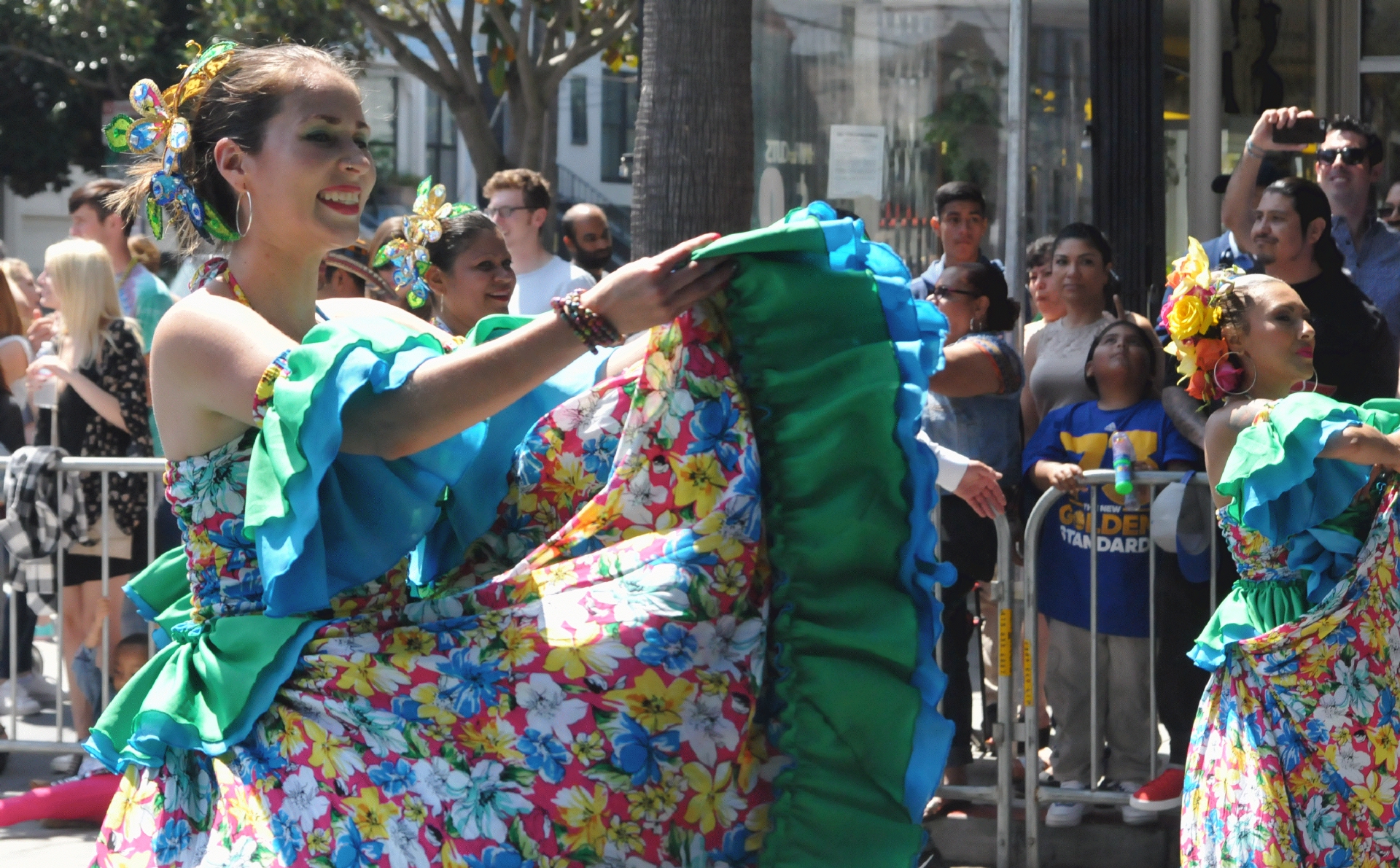 ./San_Francisco_Carnival_Parade_20160529_112226_C16_2965.jpg