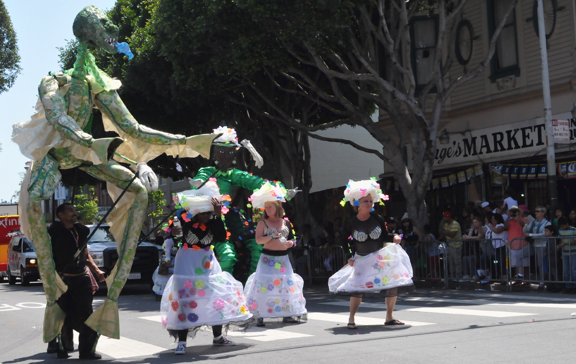 ./San_Francisco_Carnival_Parade_20160529_120641_C16_3566.jpg