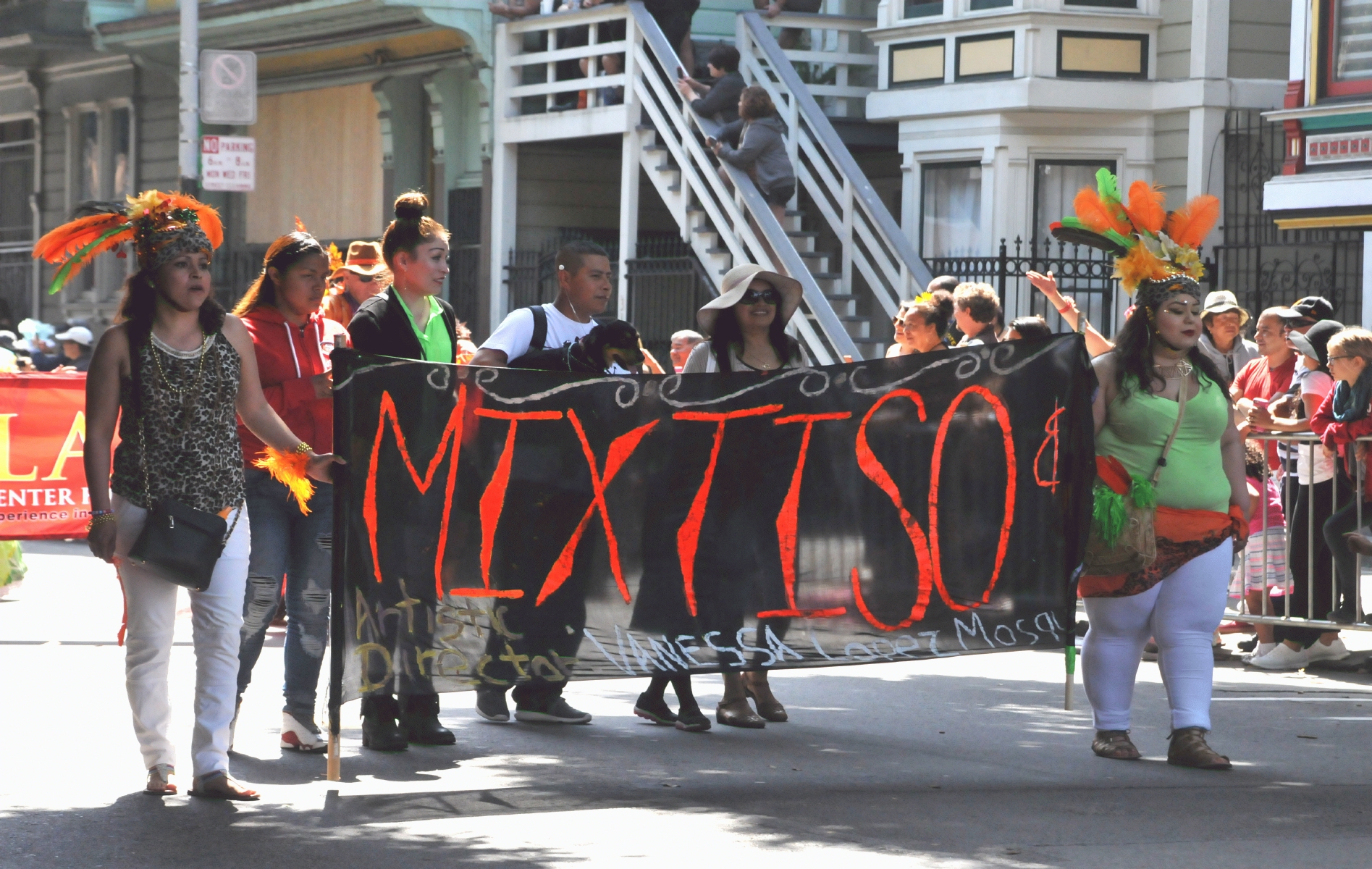 ./San_Francisco_Carnival_Parade_20160529_104921_C16_2442.jpg