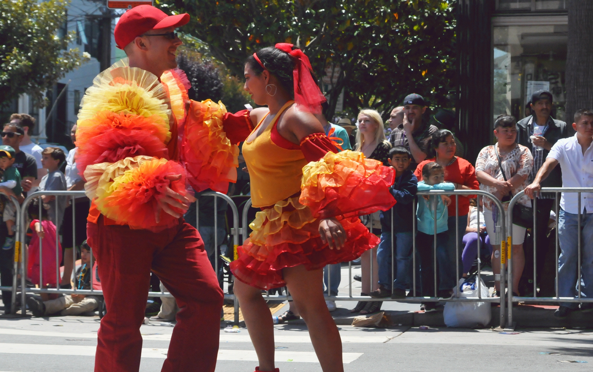 ./San_Francisco_Carnival_Parade_20160529_121915_C16_3751.jpg