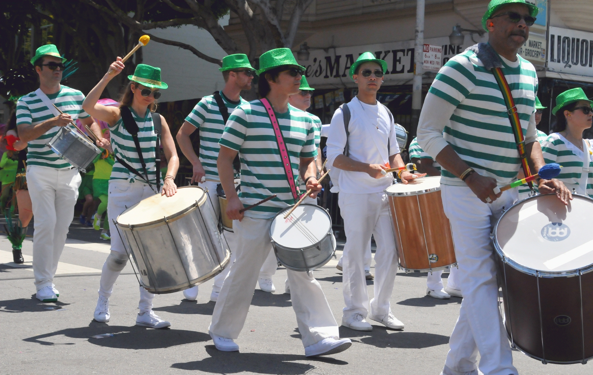 ./San_Francisco_Carnival_Parade_20160529_122701_C16_3871.jpg