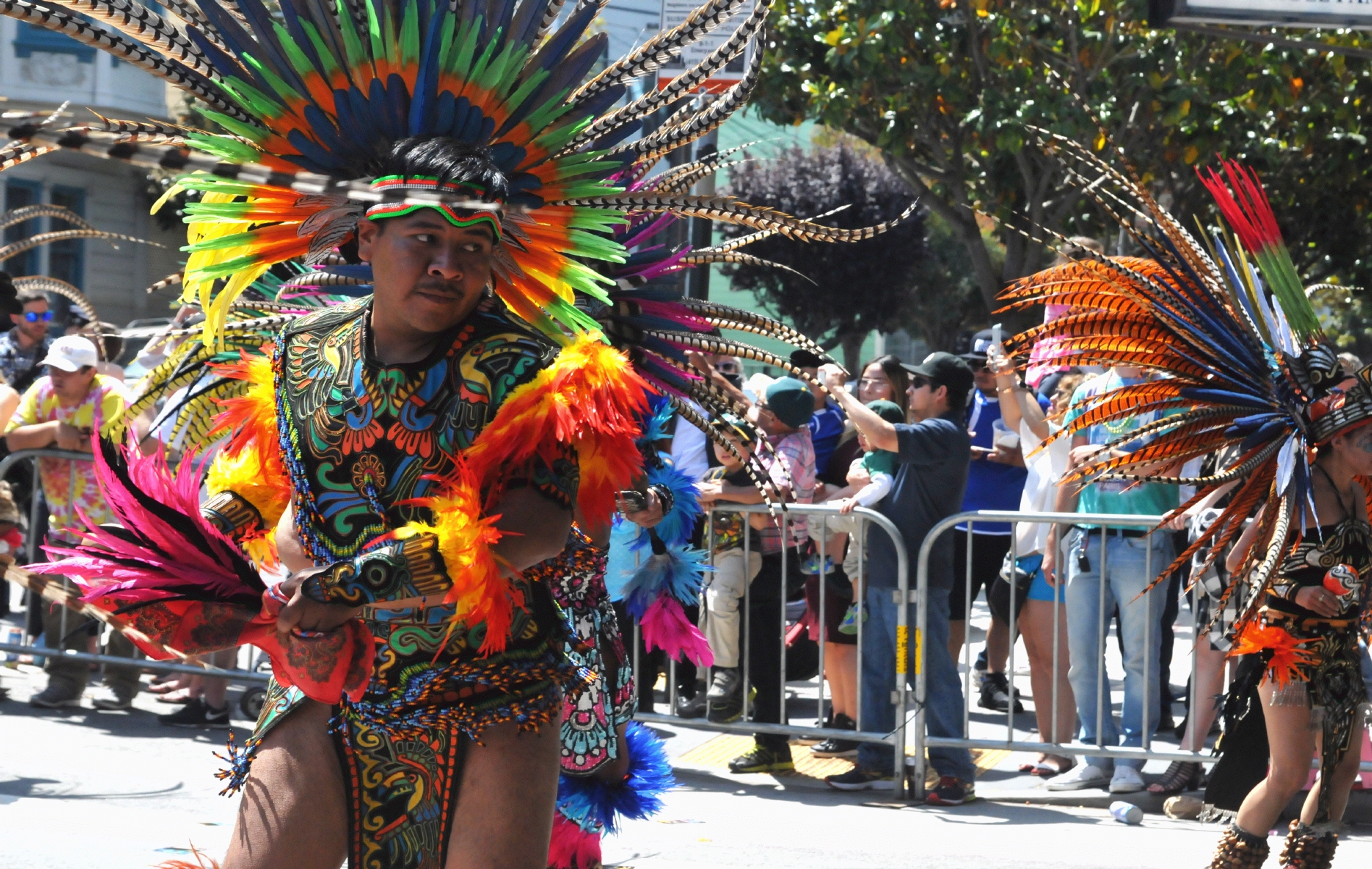 ./San_Francisco_Carnival_Parade_20160529_113607_C16_3178.jpg