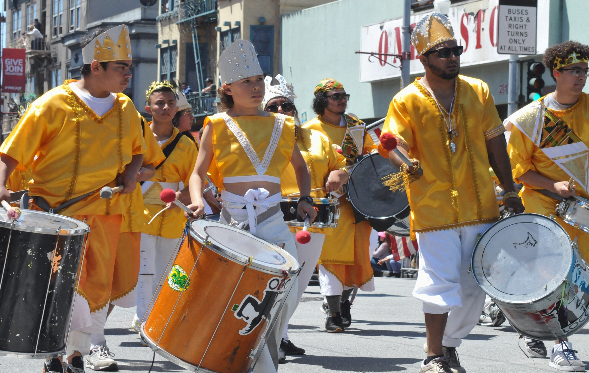 ./San_Francisco_2018_Carnival_Parade_20180527_114906_C18_4548.jpg