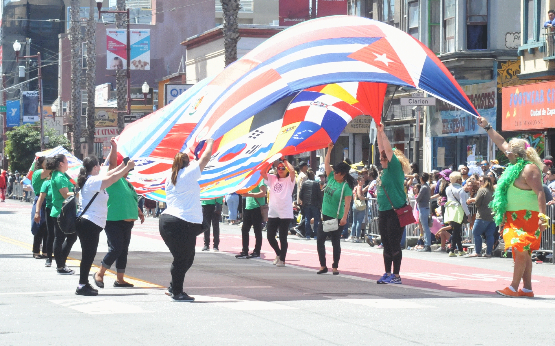 ./San_Francisco_2018_Carnival_Parade_20180527_114008_C18_4518.jpg