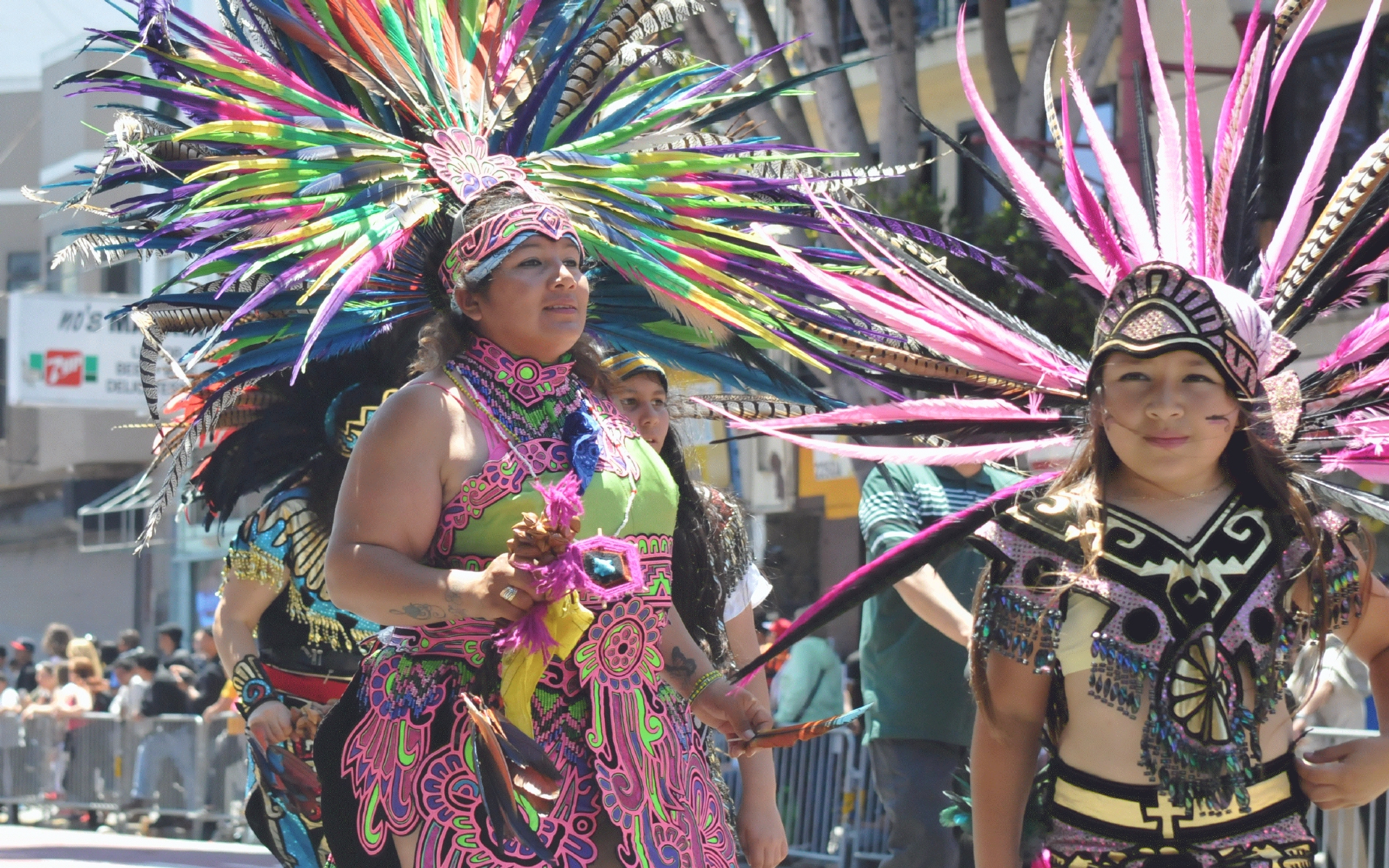 ./San_Francisco_2018_Carnival_Parade_20180527_131358_C18_5591.jpg