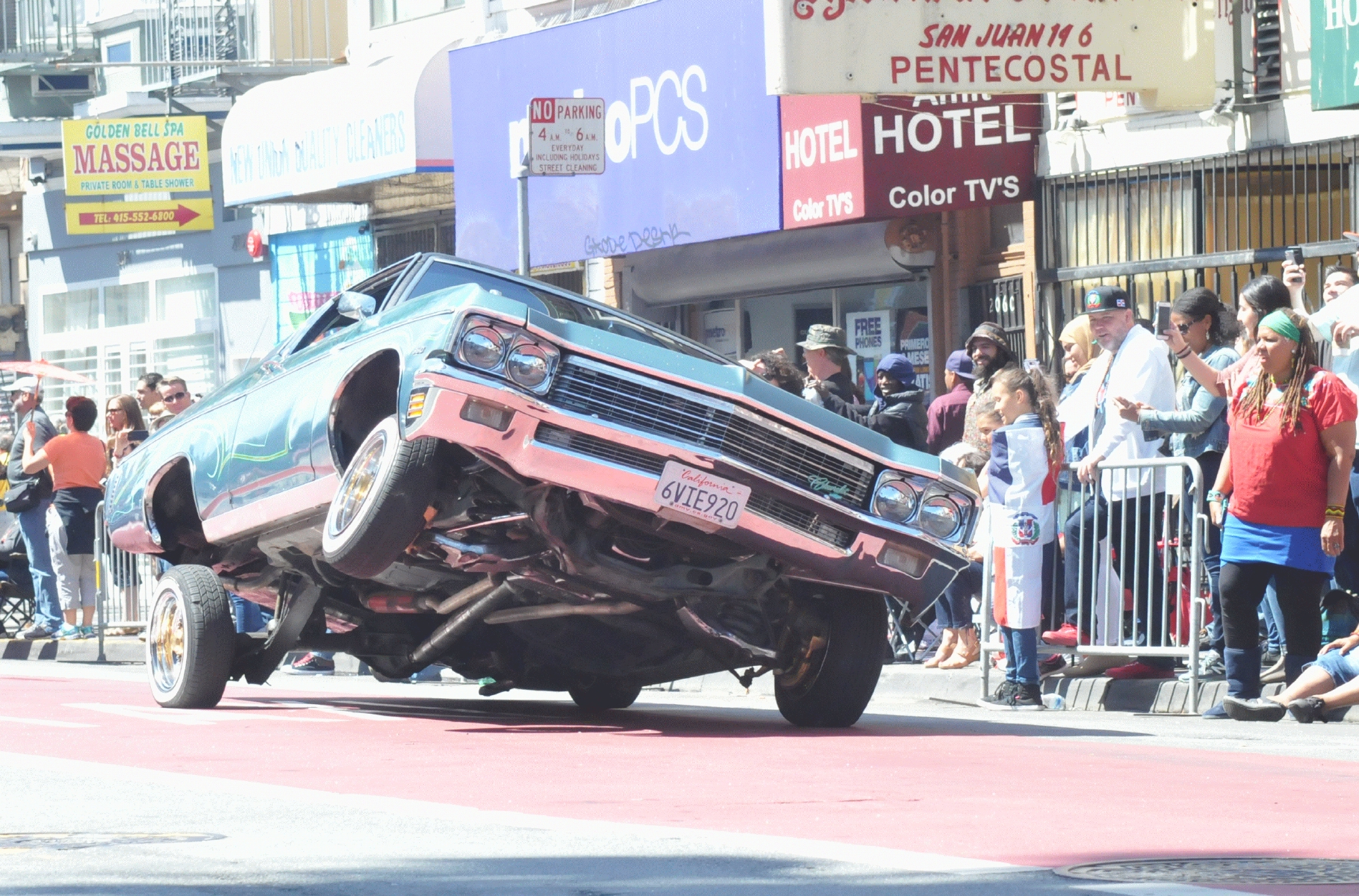 ./San_Francisco_2018_Carnival_Parade_20180527_105537_C18_4019.jpg