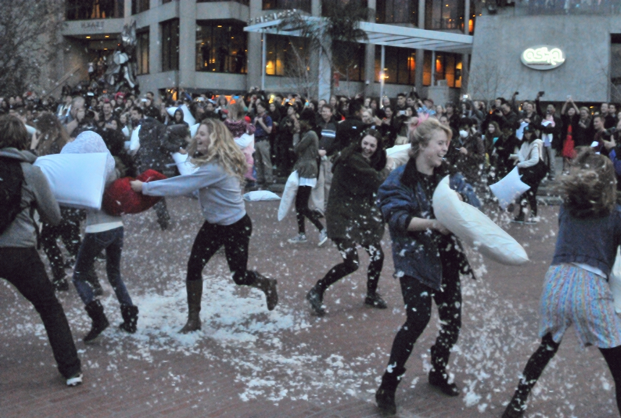 ./Valentines_Day_Pillow_Fight_20140214_174948_C13_0231.jpg