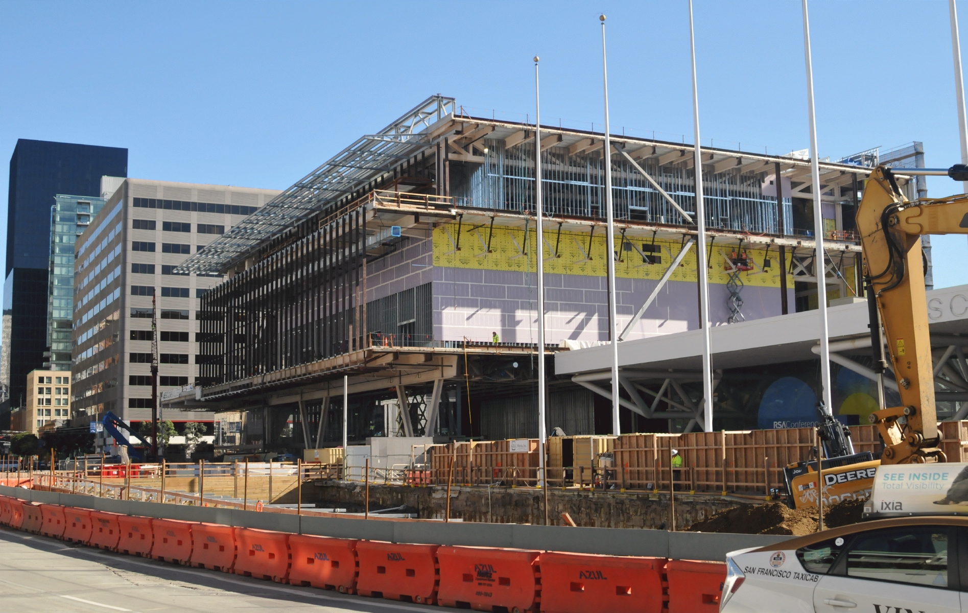 ./Moscone_Center_20170211_110744_C17_0969.jpg