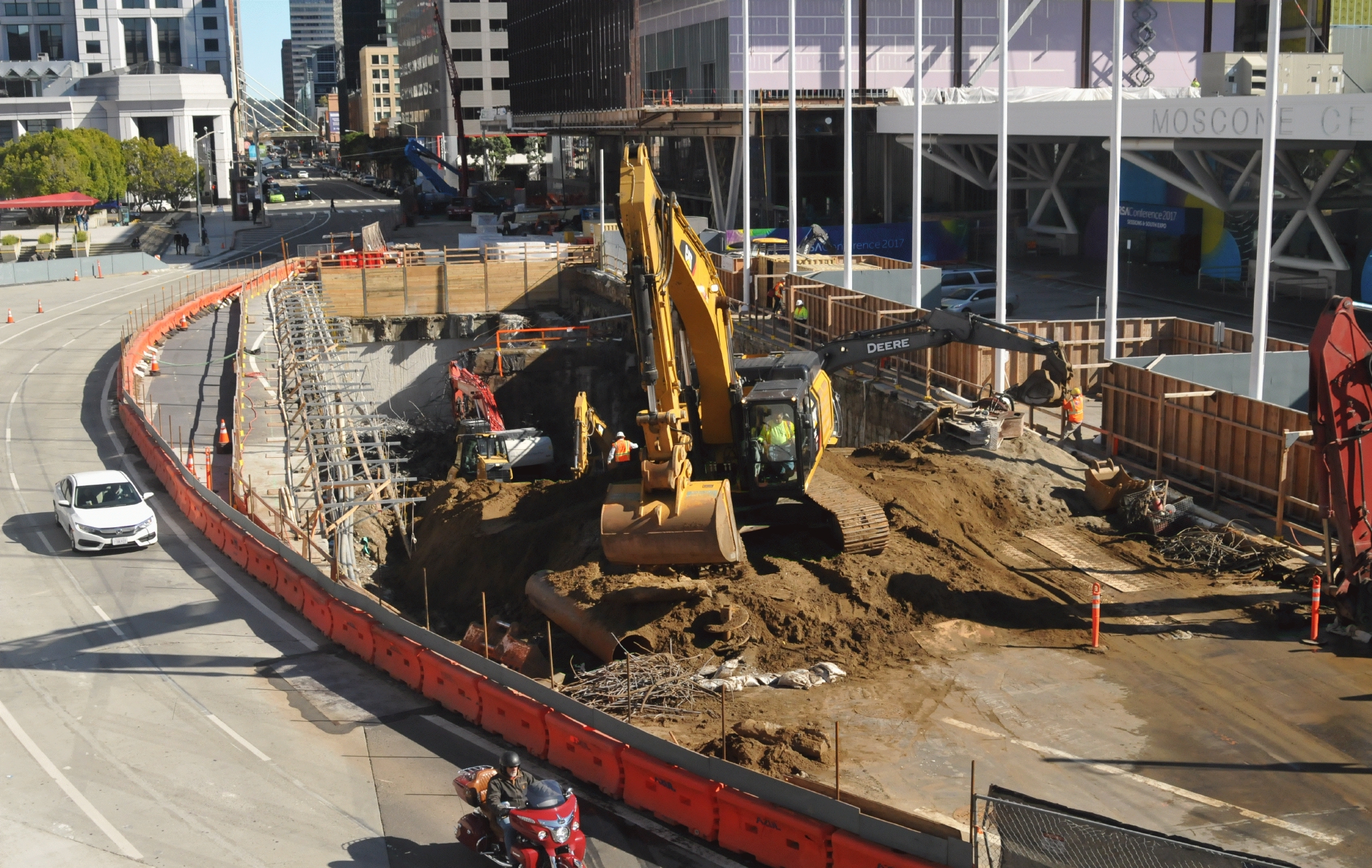 ./Moscone_Center_20170211_110922_C17_0970.jpg