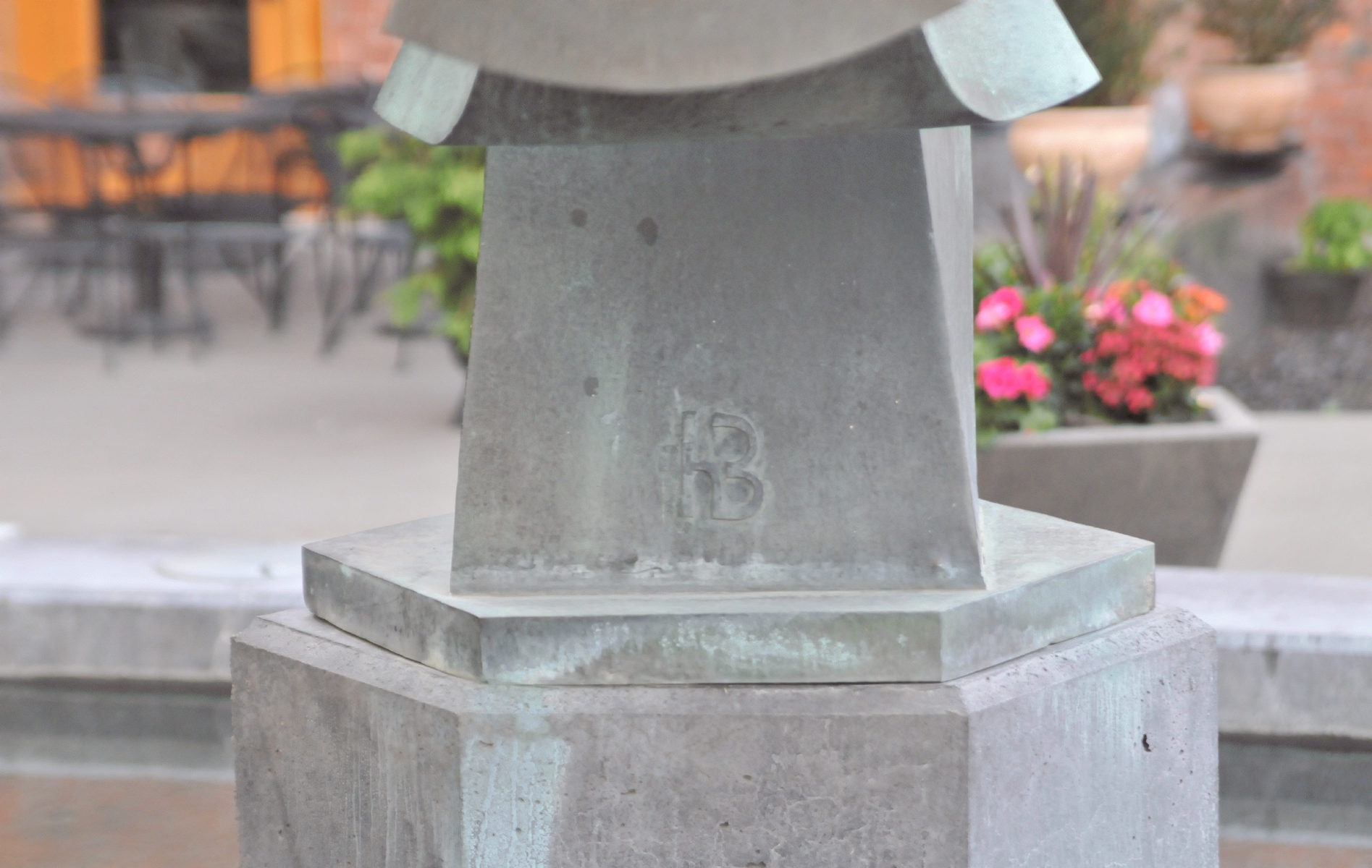 ./Chronicle_Courtyard_Spokane_Washington_20170620_062503_C17_3876.jpg