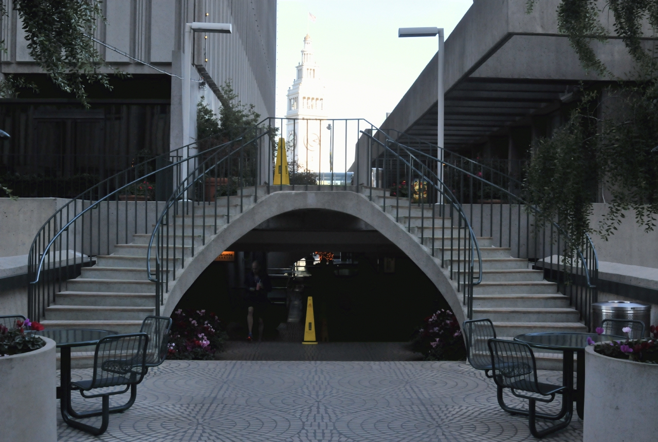 ./Embarcadero_Center_Four_20121124_151920_B12_8270.jpg