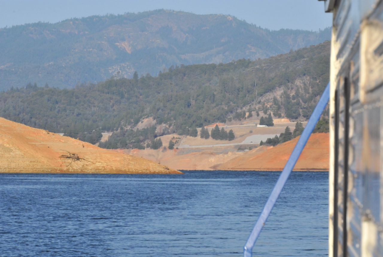 ./Shasta_Lake_20130920_083241_T13_1237.jpg