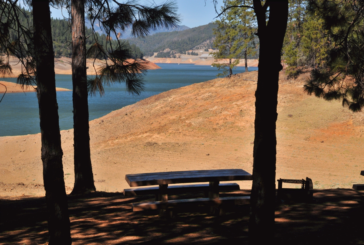 ./Shasta_Lake_20130918_105312_B13_7466.jpg