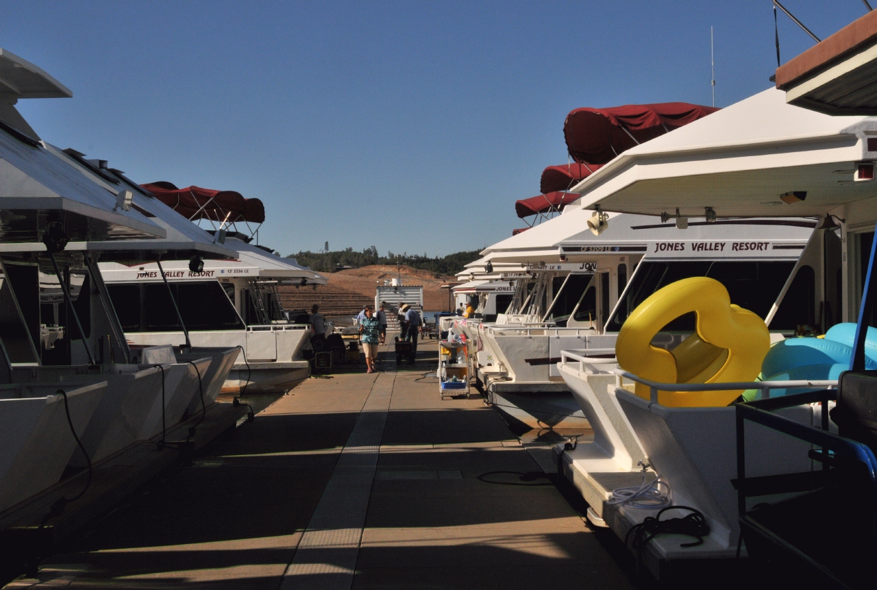 ./Shasta_Lake_20130920_095221_B13_7539.jpg