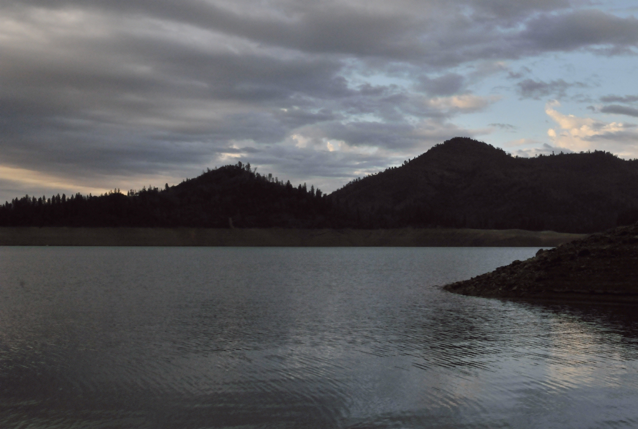 ./Shasta_Lake_20130917_075625_B13_7392.jpg