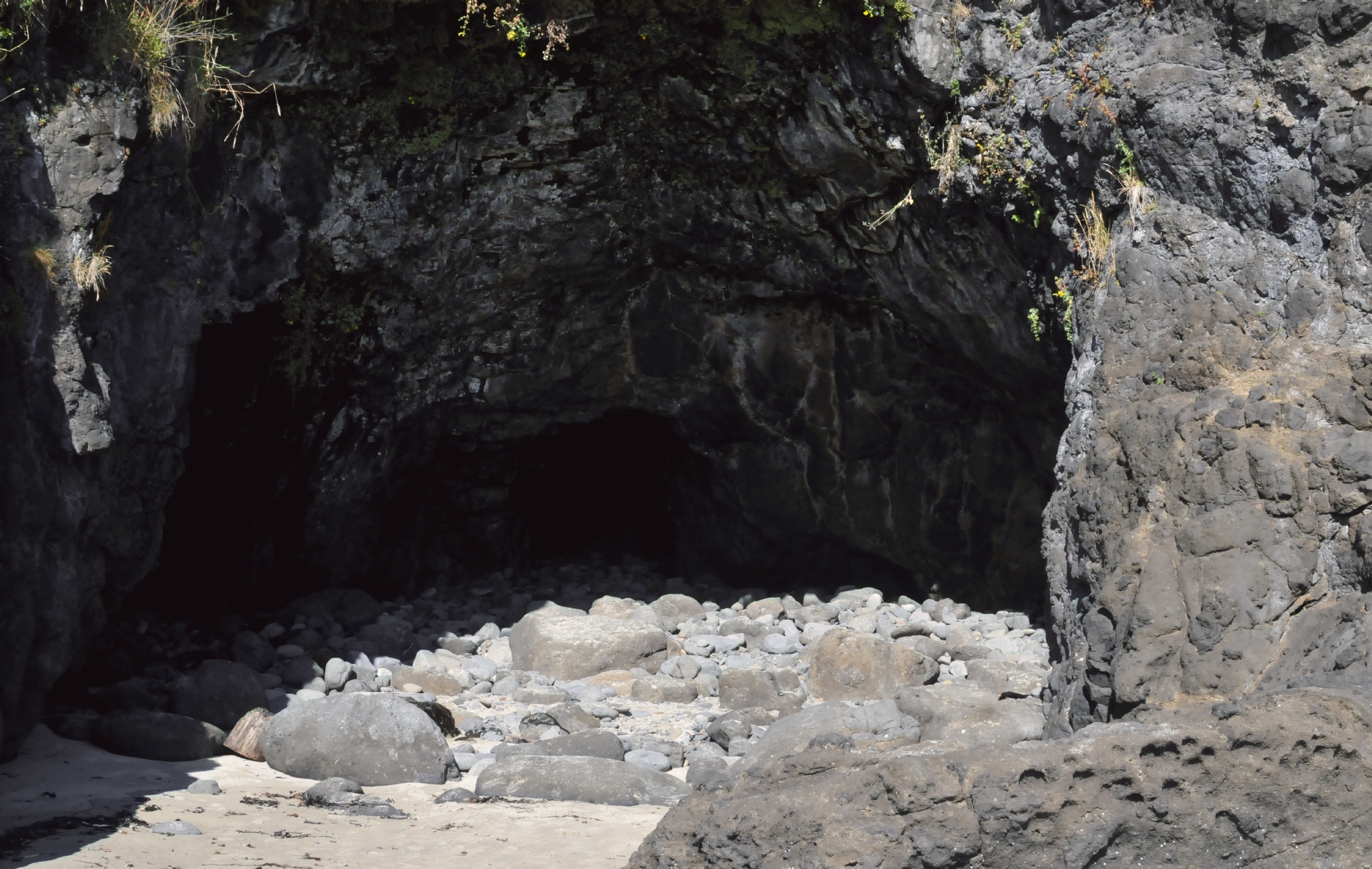 ./Beach_Caves_Florence_Oregon_20160830_163102_C16_8659.jpg