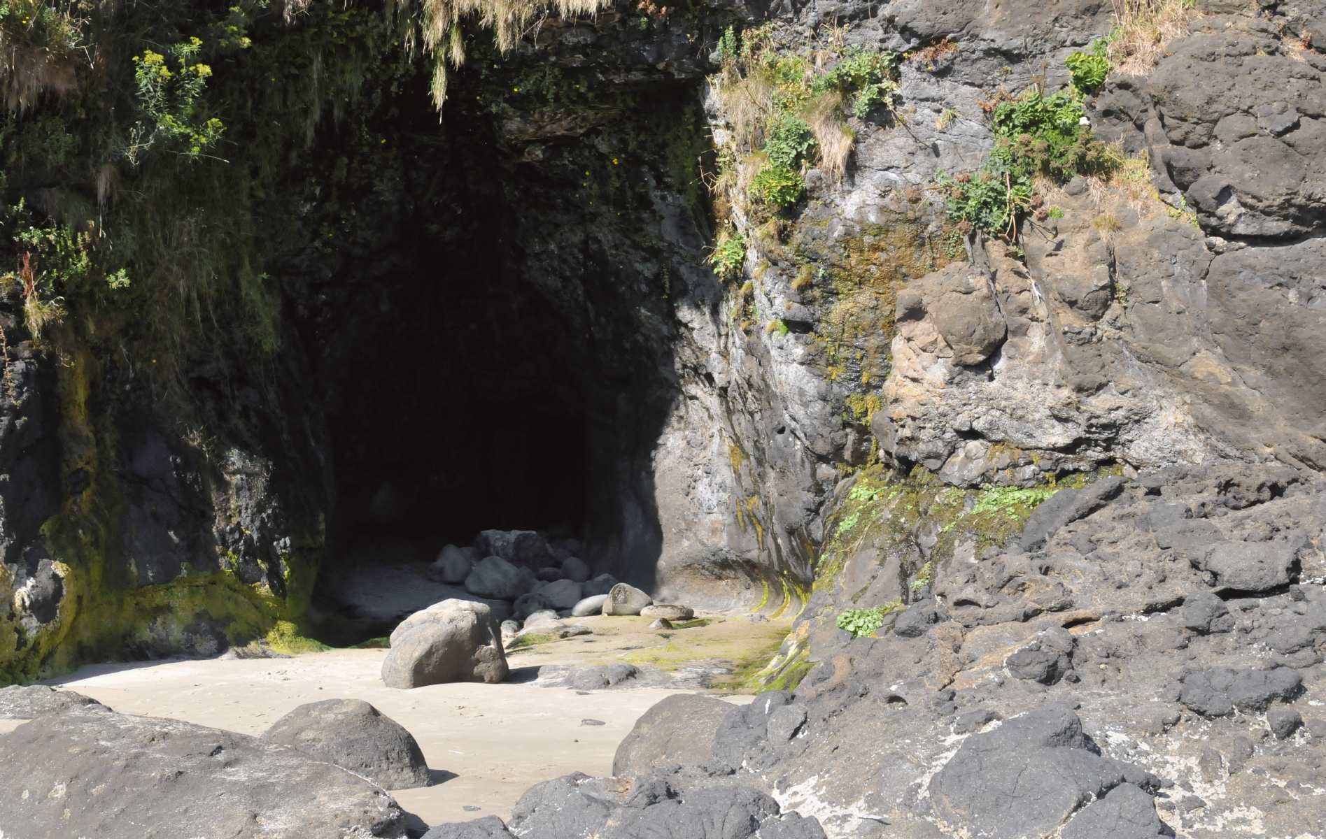 ./Beach_Caves_Florence_Oregon_20160830_163413_C16_8669.jpg