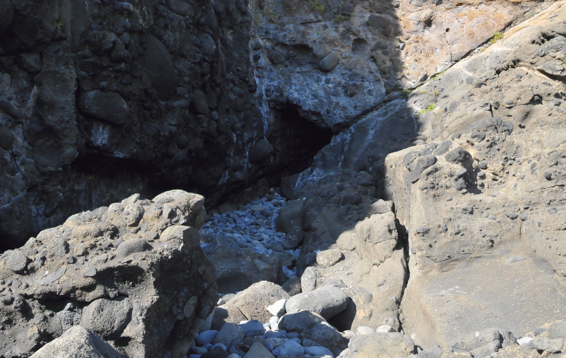 ./Beach_Caves_Florence_Oregon_20160830_164615_C16_8695.jpg