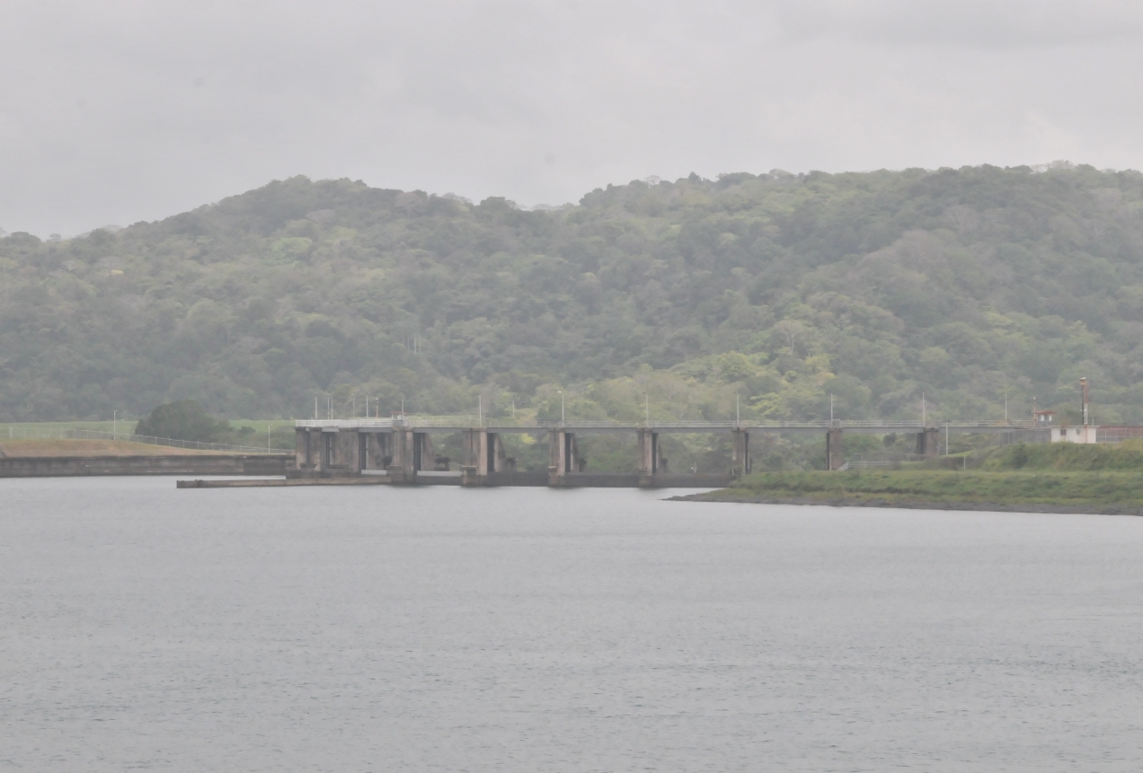 ./Panama_Canal_20140525_112048_C14_2640.jpg