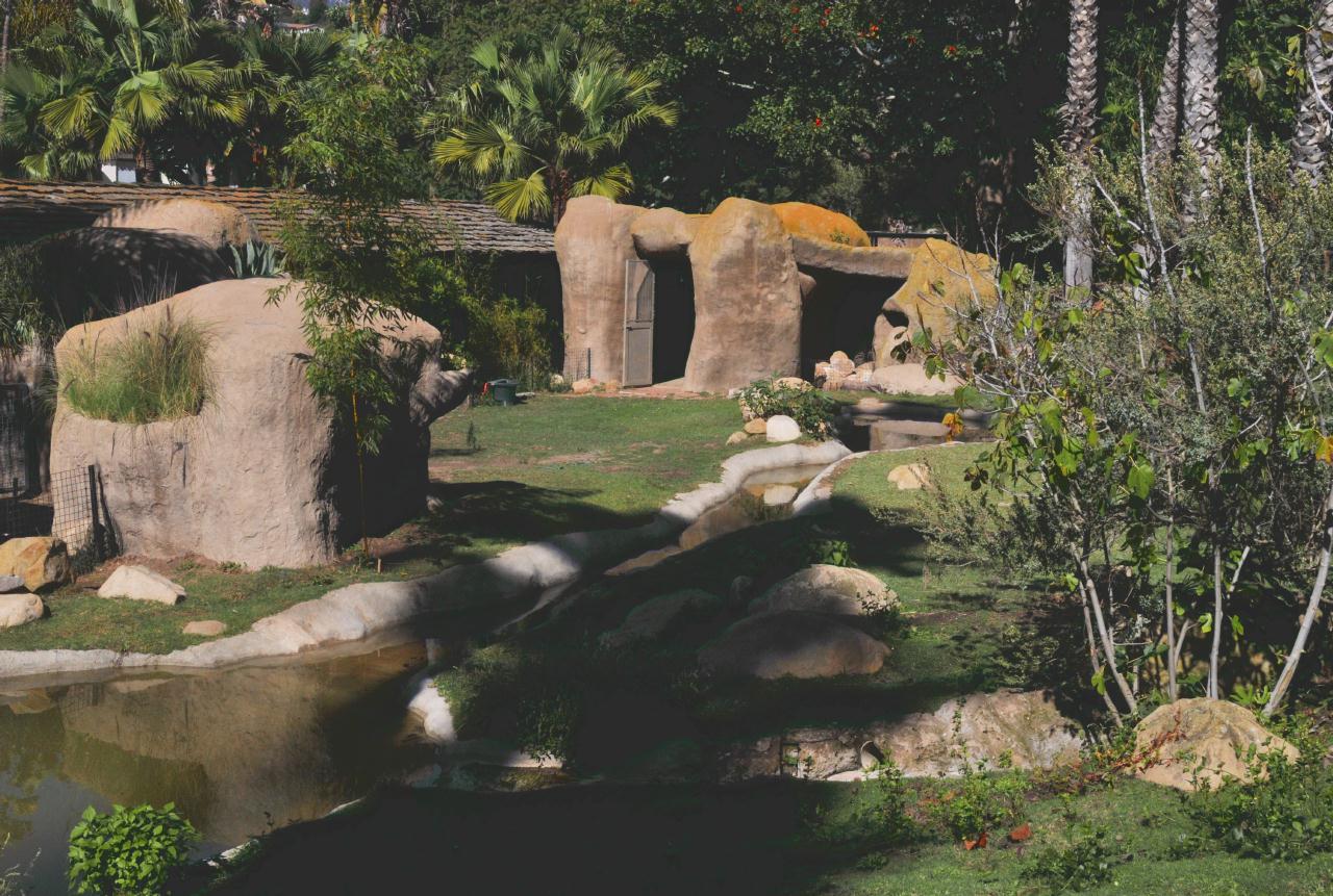 ./Santa_Barbara_Zoo_20101008_144237_8538BCX.jpg