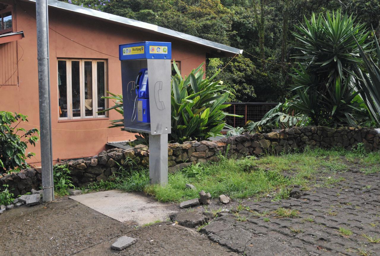 ./Telephone_Phonebooth_20080916_183934_Monteverde_Costa_Rica_4808BCX.jpg