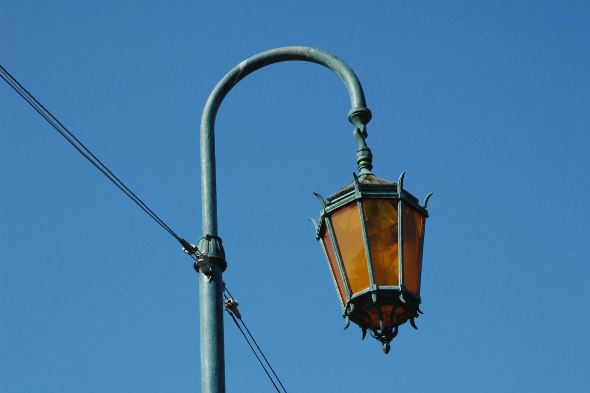 ./StreetLightLakeMerrittOak2008_0127B.jpg