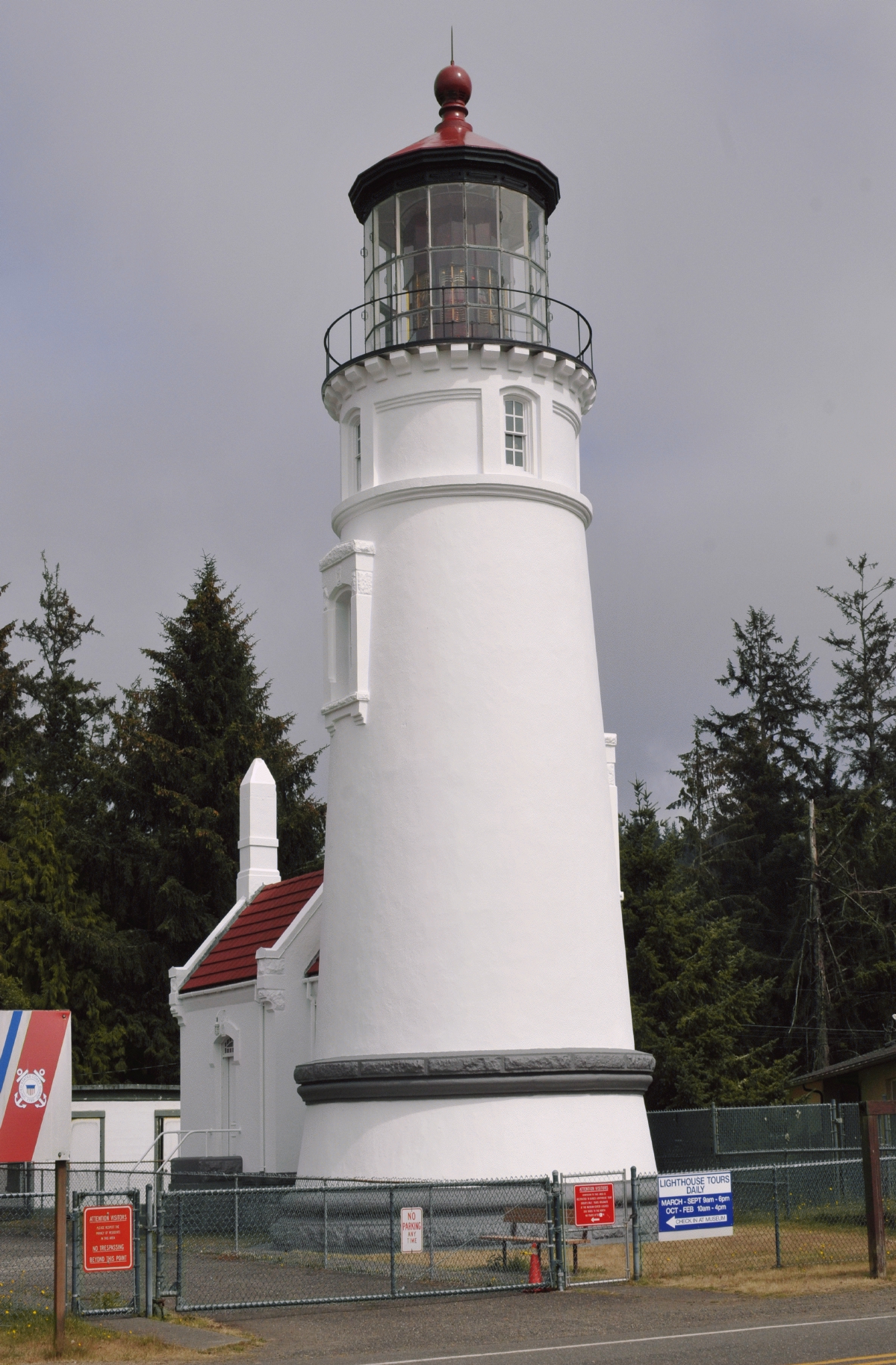 ./Umpqua_River_Lighthouse_20190715_161920_C19_3316.jpg