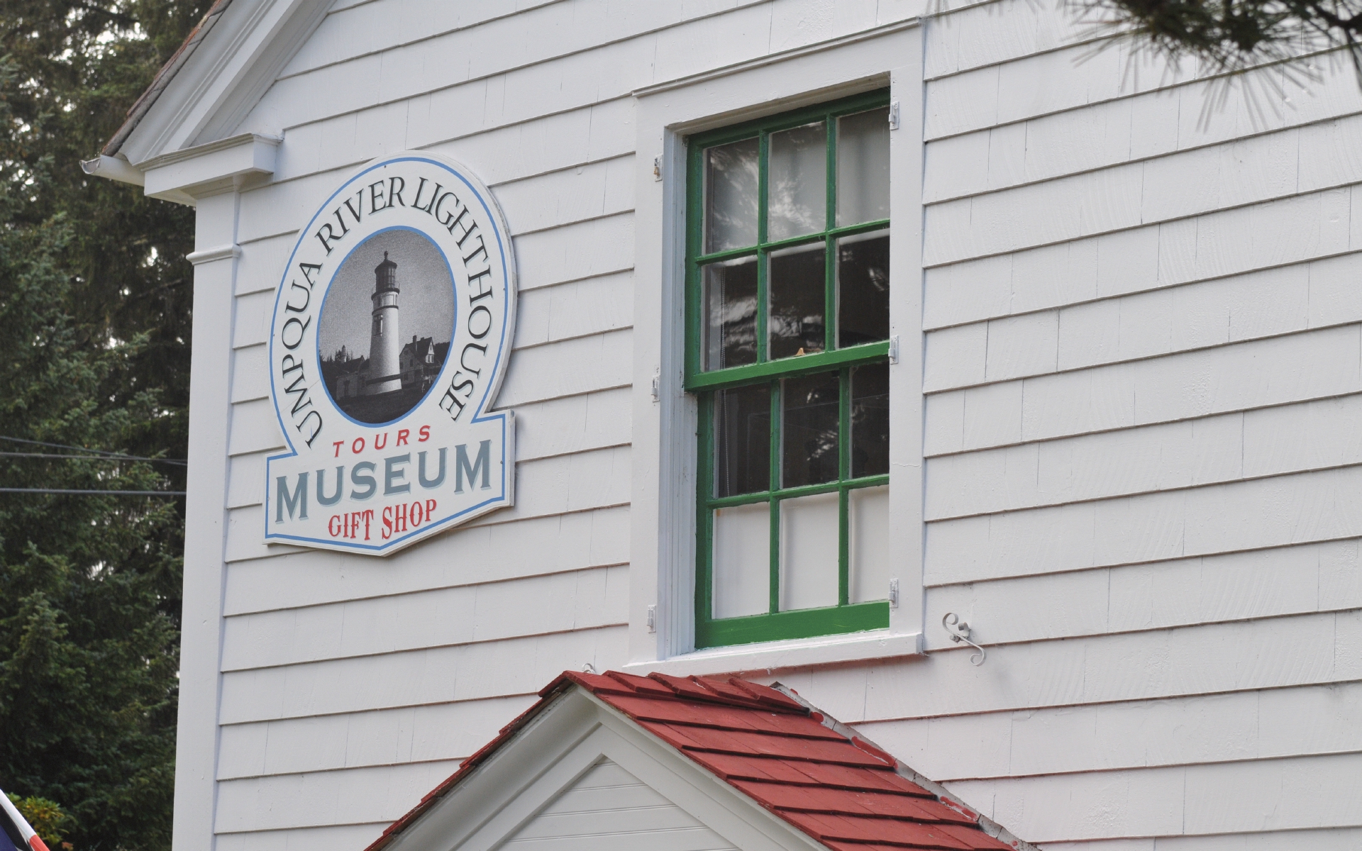 ./Umpqua_River_Lighthouse_Museum_20190716_095038_C19_3382.jpg