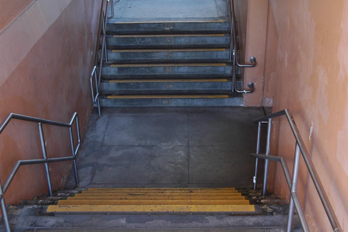 ./California_Stairs_20080215_160414_Palo_Alto_Caltrain_DSC_0101B.jpg