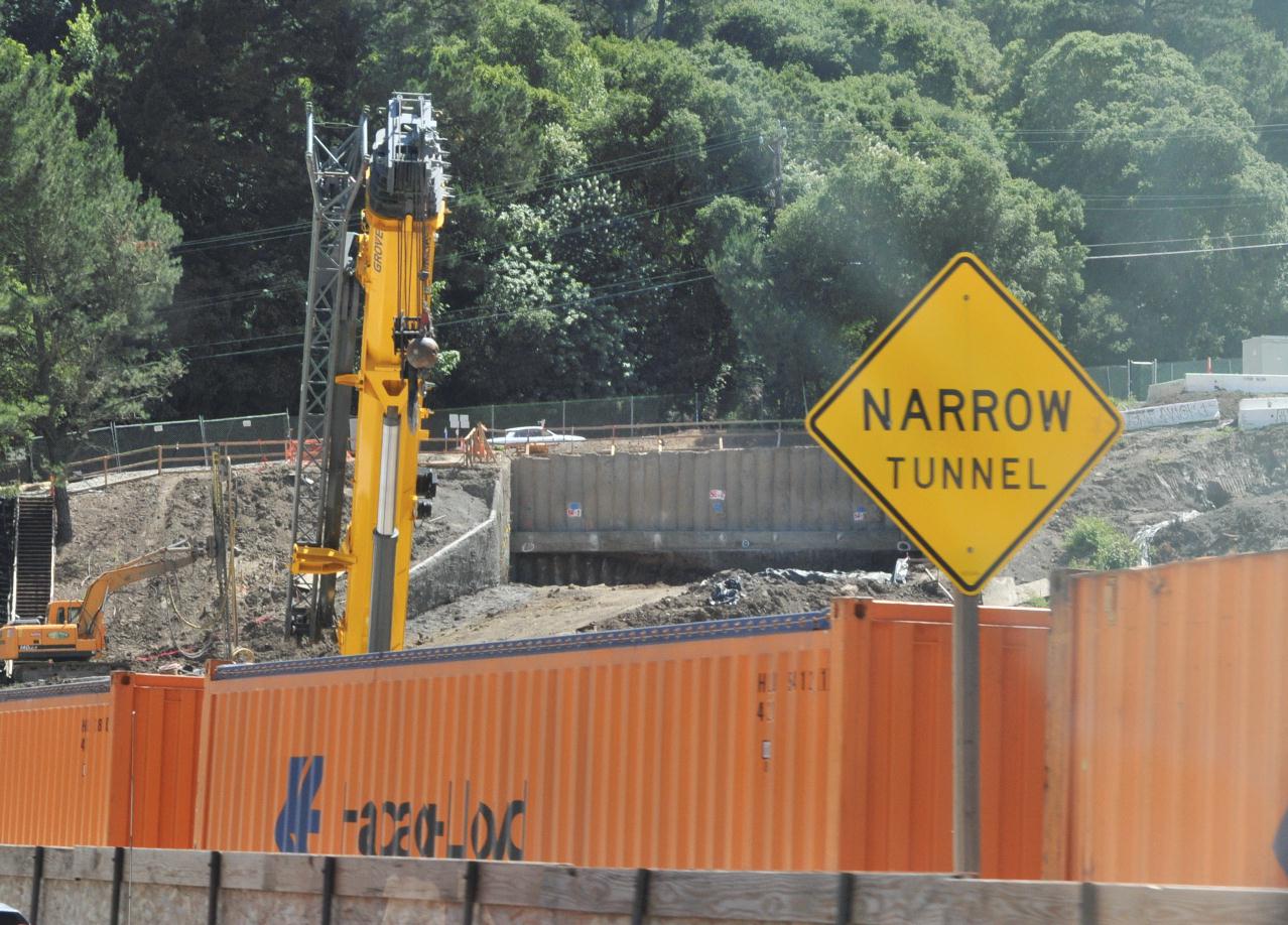 ./Caldecott_Tunnel_4th_Bore_20100620_151736_6448BCX.jpg